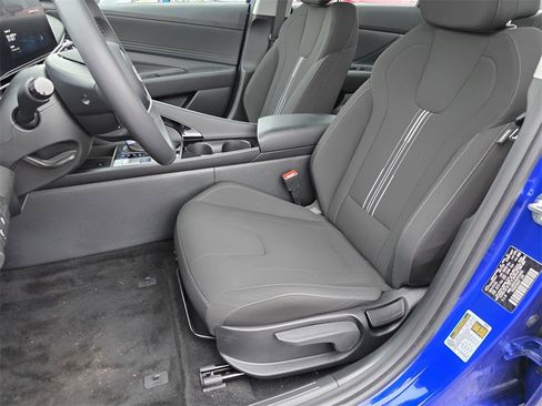 Certified 2024 Hyundai Elantra SEL w/ Convenience Package image 11