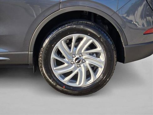 New 2026 Lincoln Corsair Premiere image 9