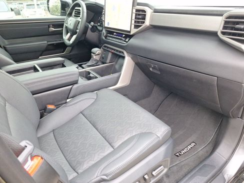 Used 2025 Toyota Tundra Limited image 36