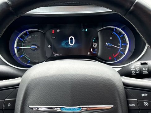Used 2019 Chrysler Pacifica Touring-L w/ S Appearance Package FWD image 13
