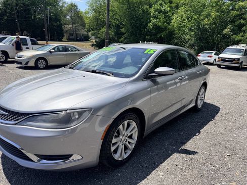 Used 2015 Chrysler 200 Limited w/ Convenience Group FWD image 12