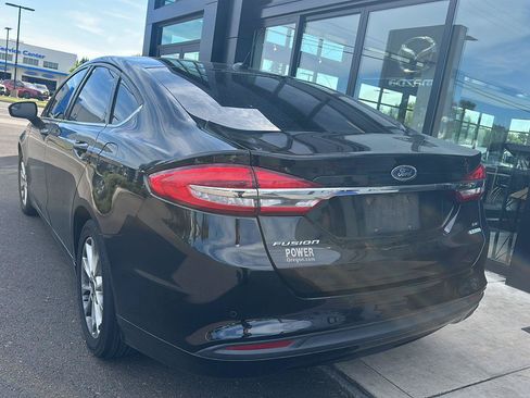 Used 2017 Ford Fusion SE w/ Fusion SE Technology Package FWD image 11