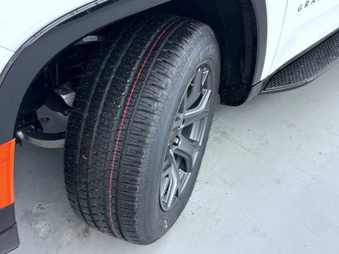 New 2026 Jeep Grand Wagoneer L Limited AWD/4WD image 25