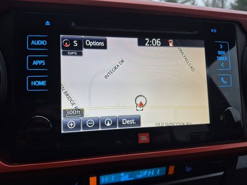 Used 2017 Toyota Tacoma TRD Sport image 28