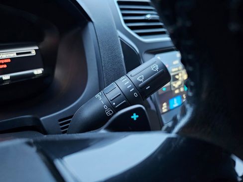 Used 2017 Ford Explorer XLT w/ Equipment Group 202A image 44