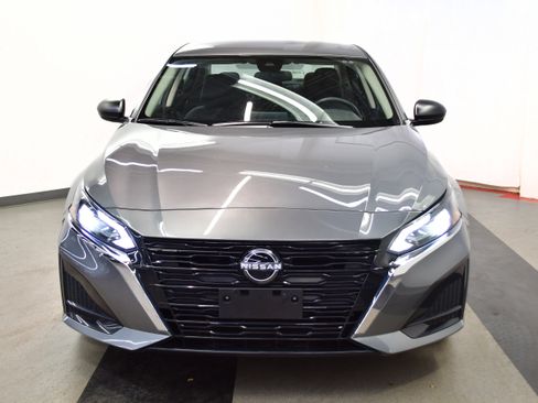 Used 2025 Nissan Altima 2.5 SV image 3