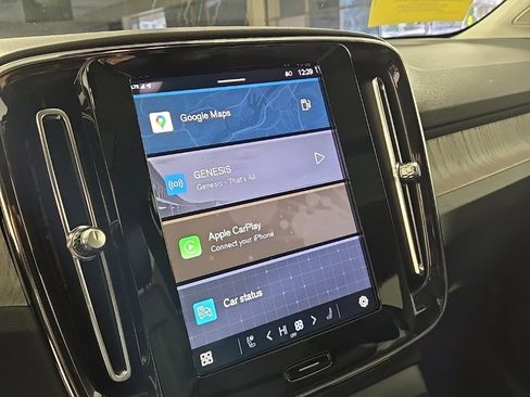 Certified 2024 Volvo XC40 B5 Plus w/ Protection Package Premier image 26