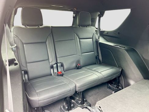 Used 2023 GMC Yukon SLT RWD image 34