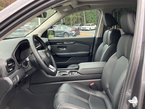 Used 2025 Honda Pilot Touring image 16