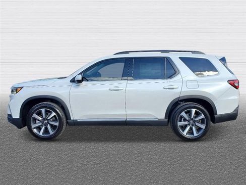 New 2025 Honda Pilot Touring image 2