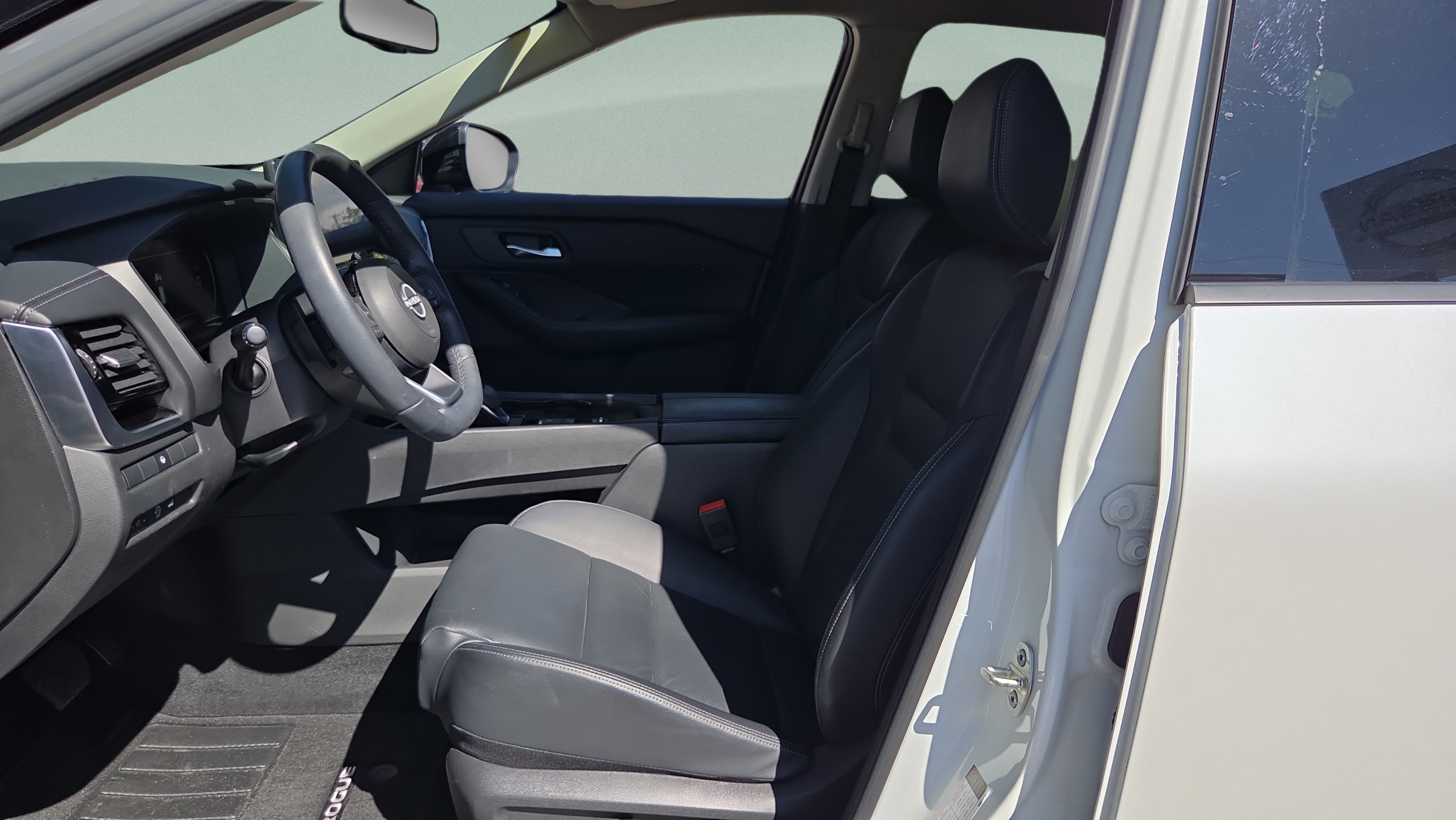 Used 2024 Nissan Rogue SL FWD image 10