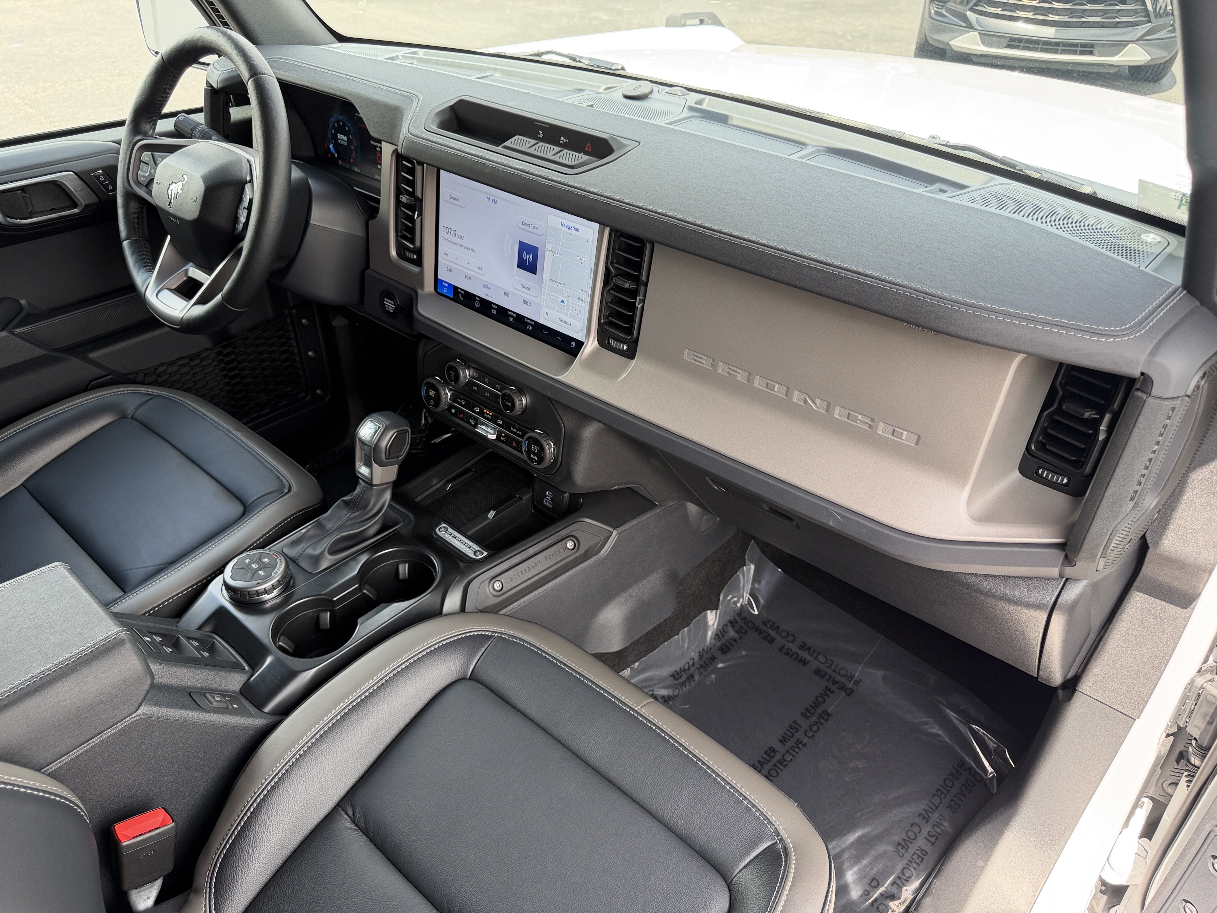 Used 2025 Ford Bronco Outer Banks AWD/4WD image 12