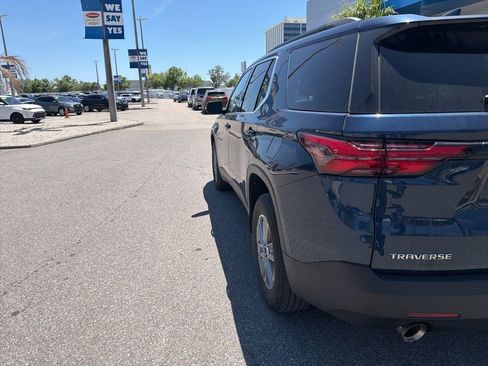 Used 2023 Chevrolet Traverse LT image 9