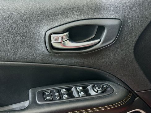 Used 2019 Jeep Compass Limited image 15