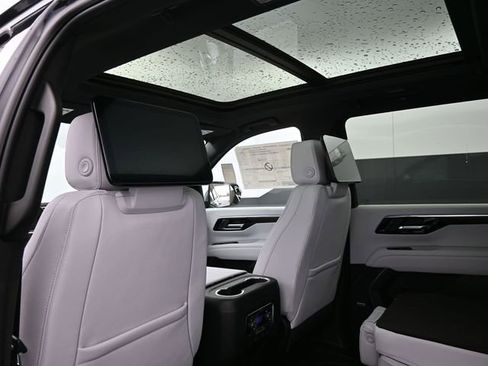 New 2026 Chevrolet Suburban Premier image 21