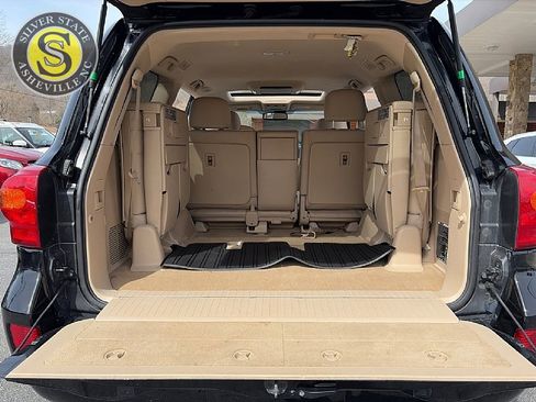 Used 2013 Toyota Land Cruiser image 27