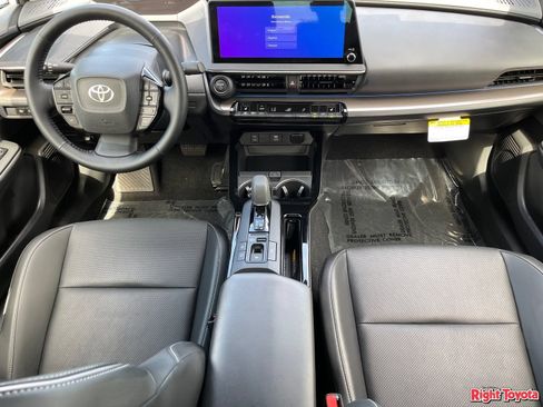 Certified 2026 Toyota Prius XLE FWD image 18