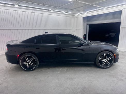 Used 2015 Dodge Charger SXT w/ Plus Group image 4