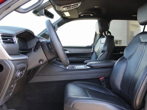 Used 2024 Jeep Wagoneer Series II image 11