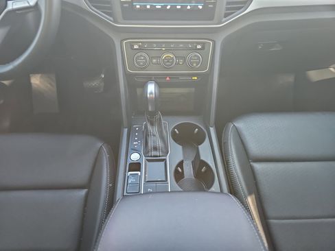 Used 2021 Volkswagen Atlas Cross Sport SE w/ Panoramic Sunroof Package FWD image 15