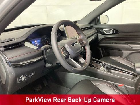 Used 2025 Jeep Compass Trailhawk AWD/4WD image 14