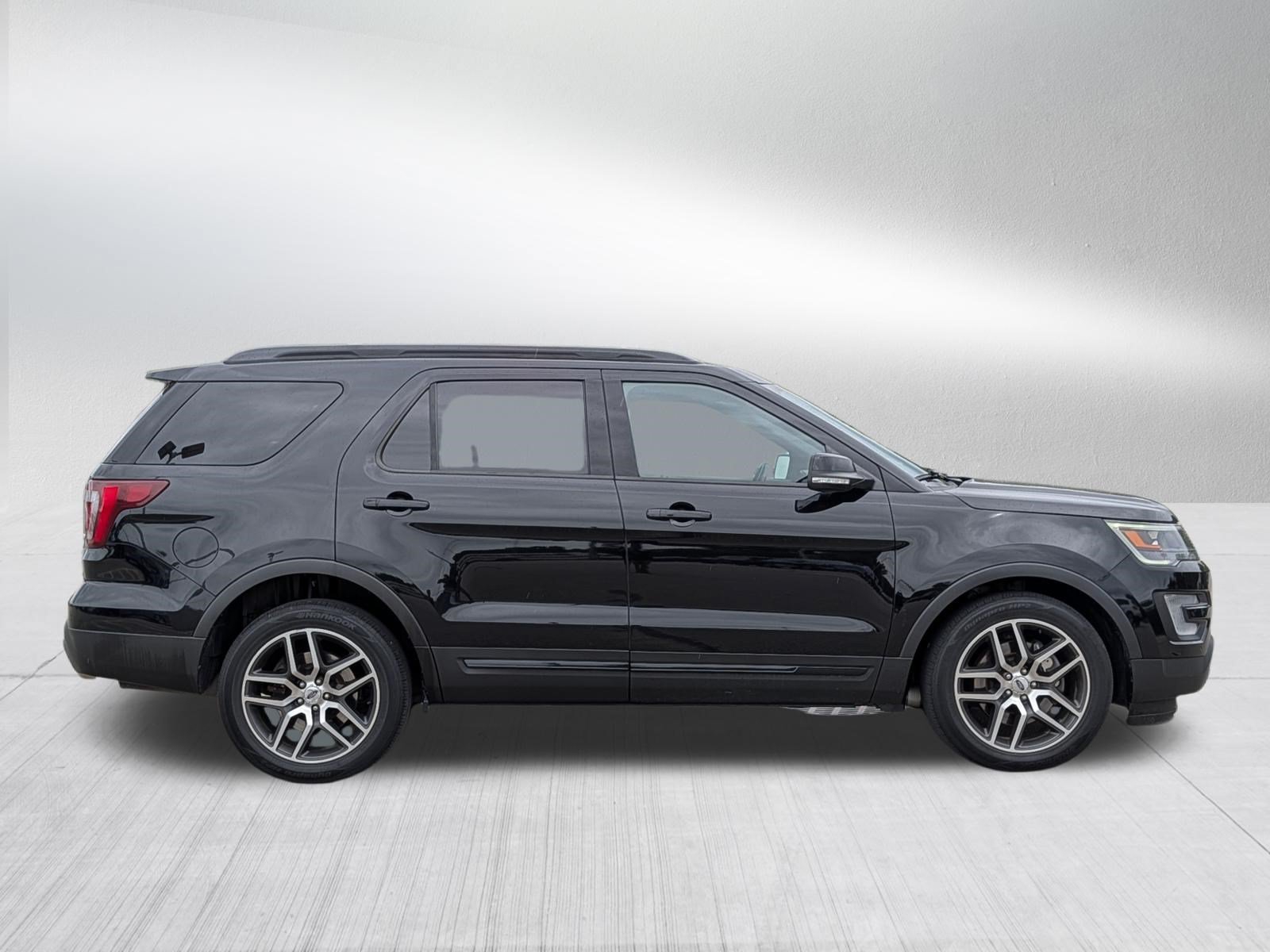 Used 2017 Ford Explorer Sport w/ Equipment Group 401A AWD/4WD image 8
