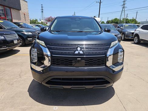 Used 2022 Mitsubishi Outlander ES FWD image 2