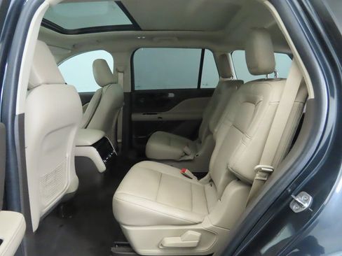 Used 2022 Lincoln Aviator Reserve w/ Equipment Group 201A image 22