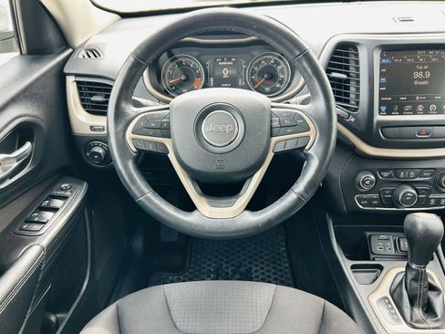 Used 2015 Jeep Cherokee Latitude w/ Cold Weather Group image 10