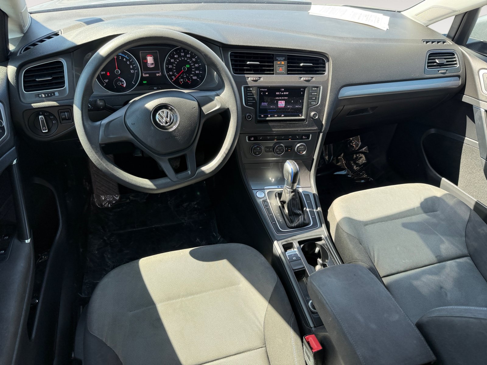 Used 2016 Volkswagen e-Golf SE w/ DC Fast Charging Package FWD image 15