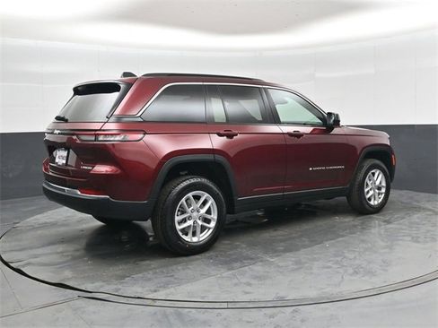 New 2025 Jeep Grand Cherokee Laredo image 3