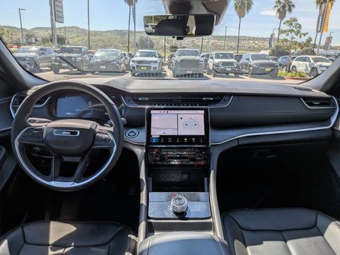 Used 2024 Jeep Grand Cherokee Limited w/ Luxury Tech Group II image 16