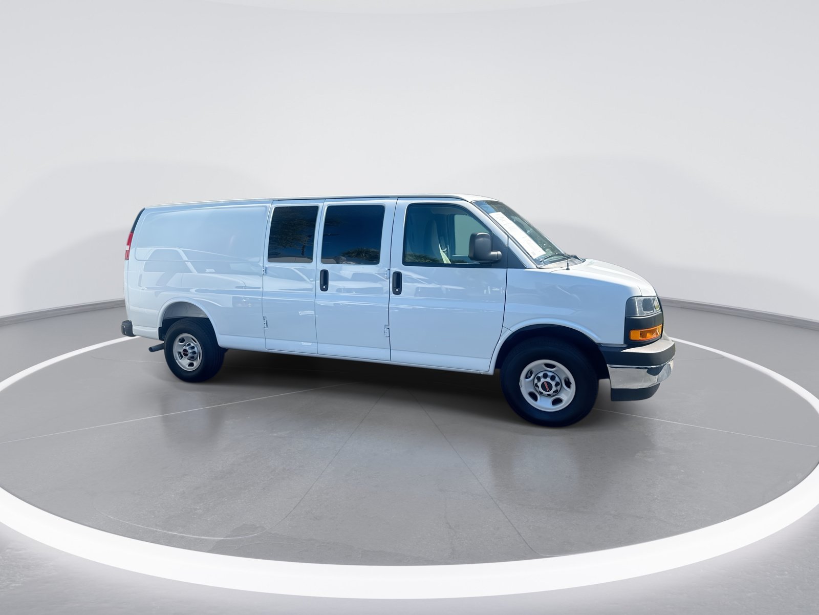 Used 2025 GMC Savana 3500 Extended w/ Driver Convenience Package RWD image 10