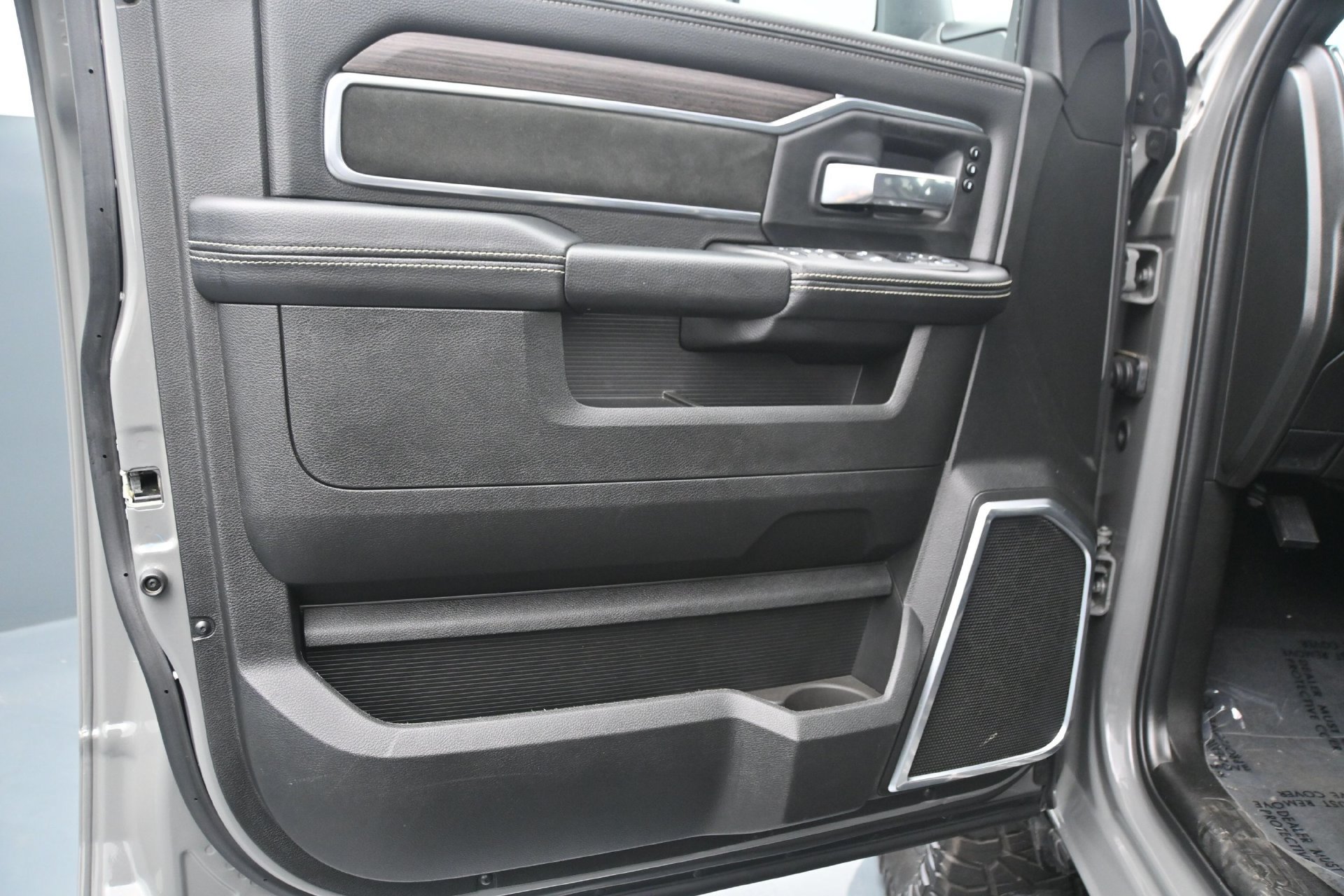 Used 2026 RAM 2500 Laramie w/ Night Edition AWD/4WD image 19