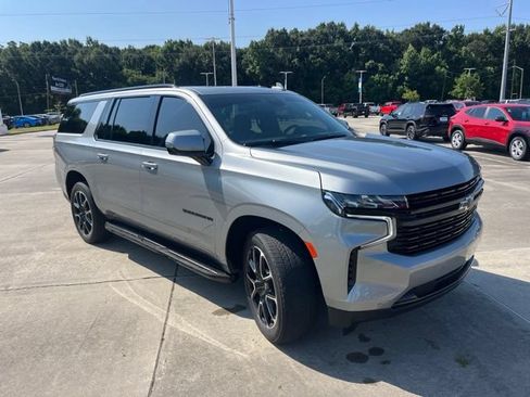 Used 2024 Chevrolet Suburban RST w/ Luxury Package RWD image 10