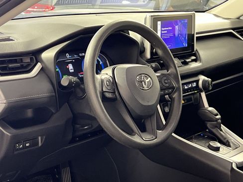 Used 2025 Toyota RAV4 XLE AWD/4WD image 16
