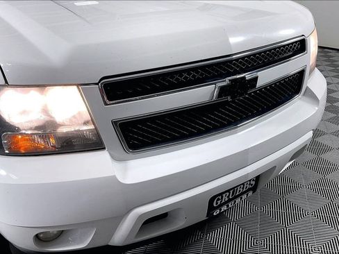 Used 2014 Chevrolet Suburban LT RWD image 34