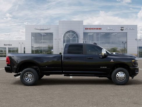 New 2026 RAM 3500 Laramie AWD/4WD image 37