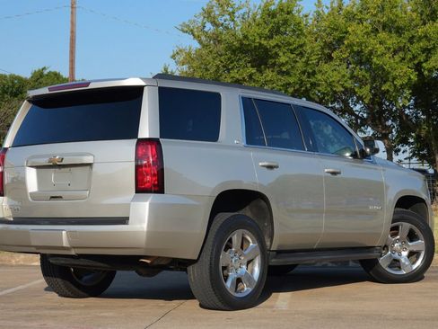 Used 2017 Chevrolet Tahoe LT w/ Luxury Package RWD image 3