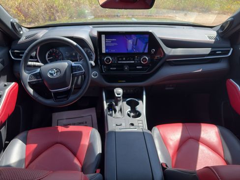 Used 2024 Toyota Highlander XSE FWD image 17