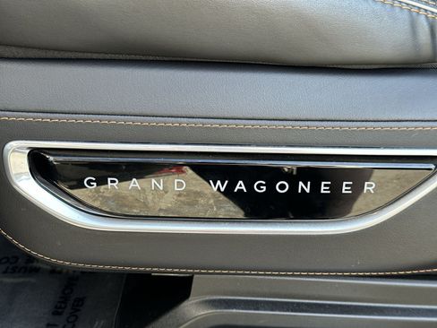 Used 2022 Jeep Grand Wagoneer Series III w/ Rear Seat Video Group 1 AWD/4WD image 15