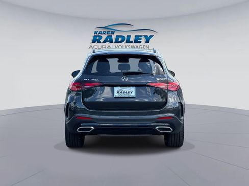Used 2025 Mercedes-Benz GLC 300 4MATIC image 3