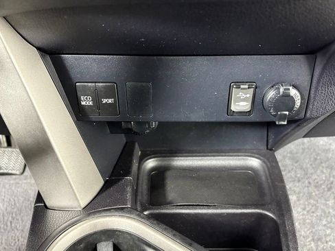 Used 2016 Toyota RAV4 LE AWD/4WD image 24