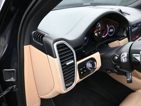 Certified 2019 Porsche Cayenne AWD/4WD image 15