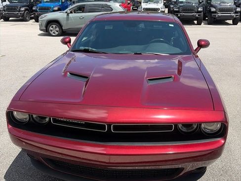 Used 2022 Dodge Challenger SXT RWD image 2