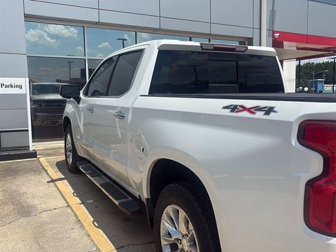 Used 2021 Chevrolet Silverado 1500 LTZ w/ Safety Package II AWD/4WD image 2