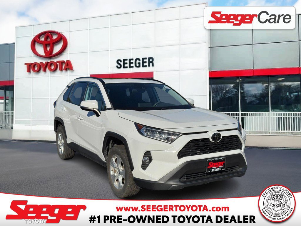 Used 2019 Toyota RAV4 XLE FWD image 1