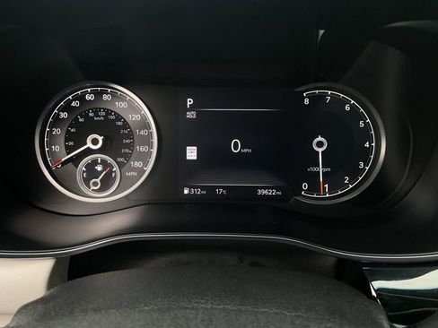 Used 2025 Genesis G70 2.5T RWD image 38