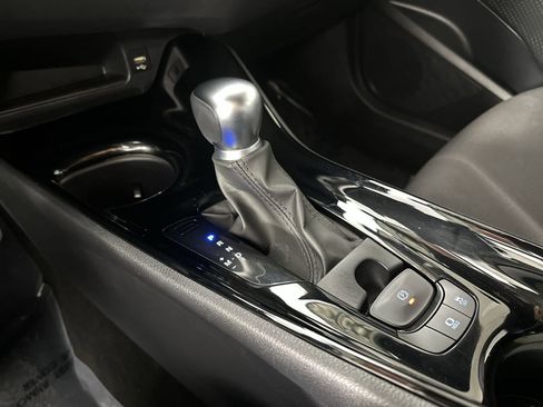 Used 2022 Toyota C-HR XLE image 20