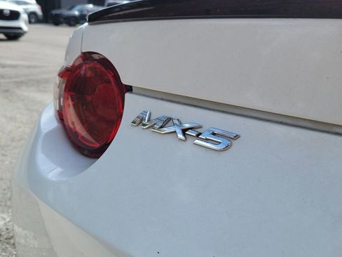 Used 2017 MAZDA MX-5 Miata Club image 21